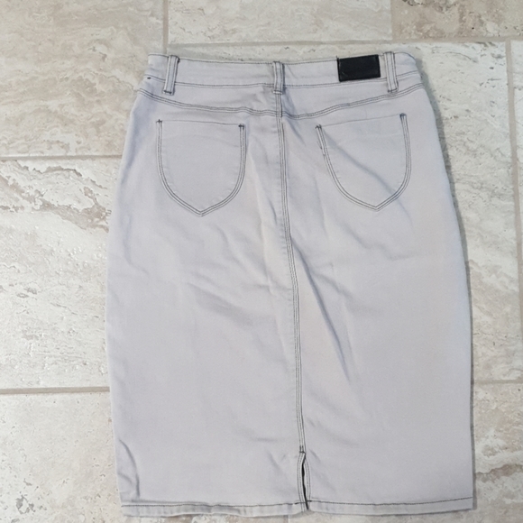 Skirt - Picture 2 of 2